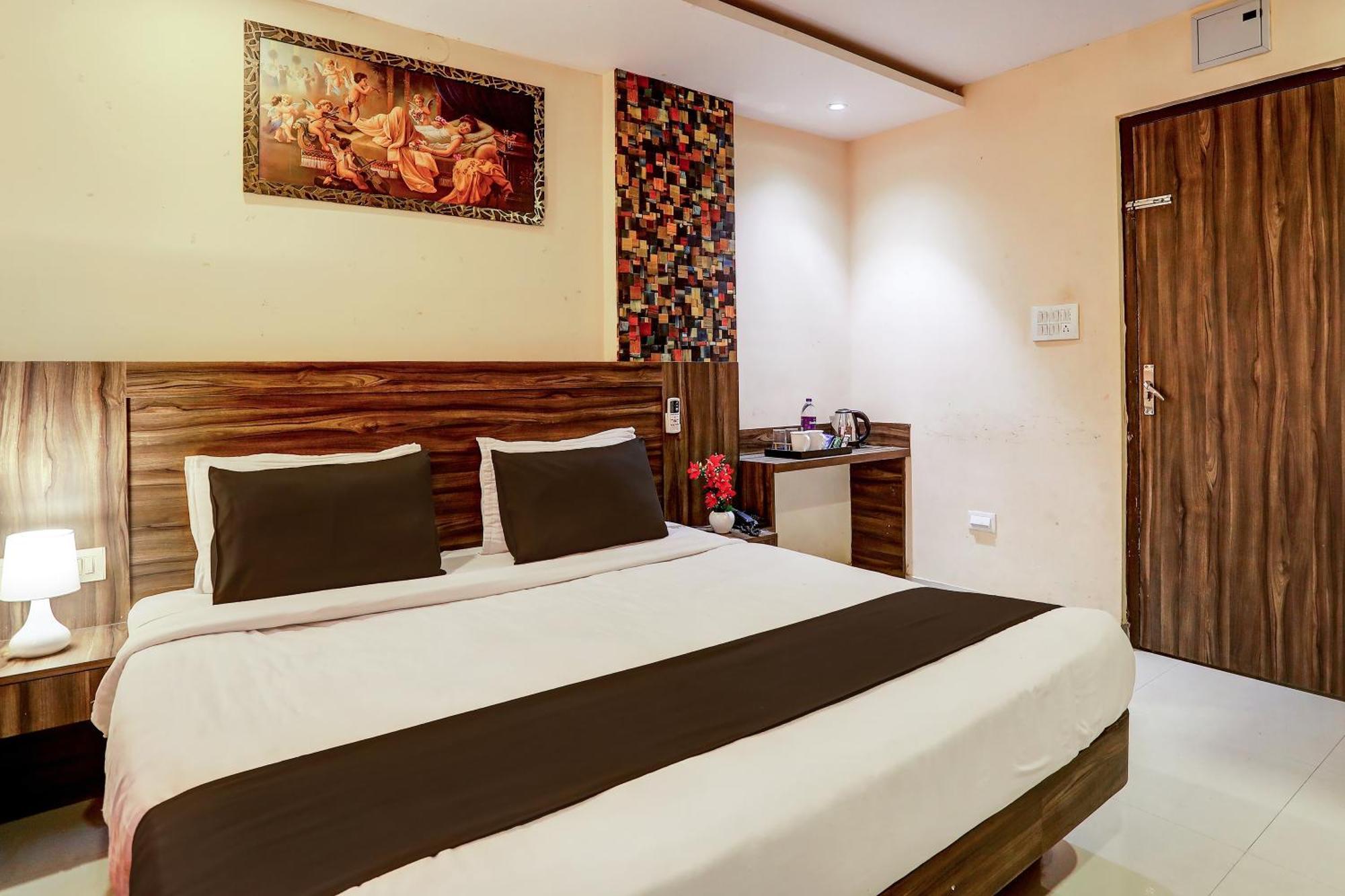 Super Hotel O Vaishnavi Inn Гайдарабад Екстер'єр фото