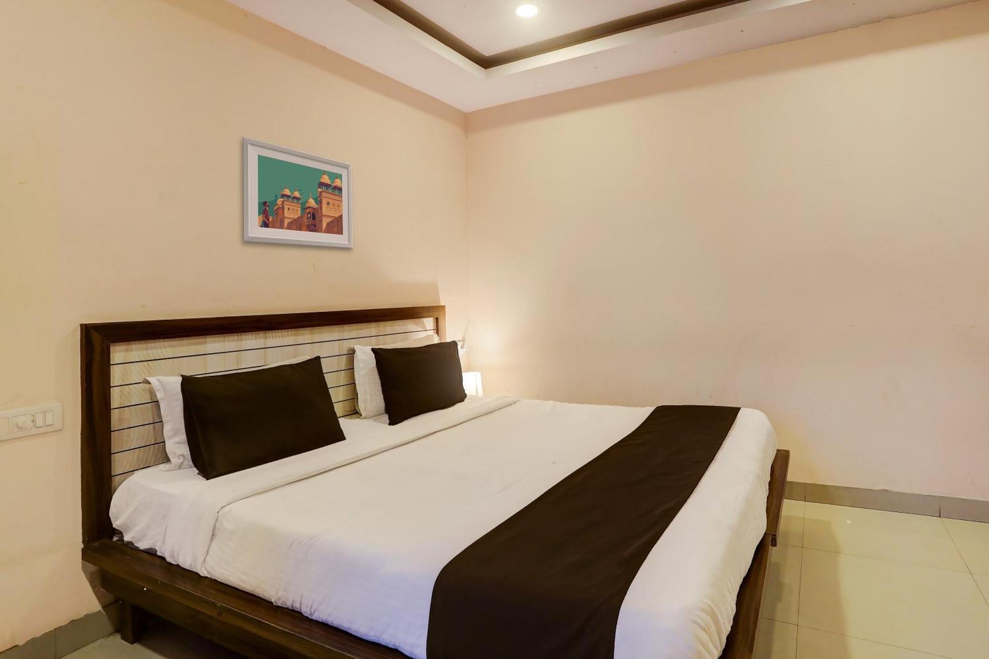 Super Hotel O Vaishnavi Inn Гайдарабад Екстер'єр фото