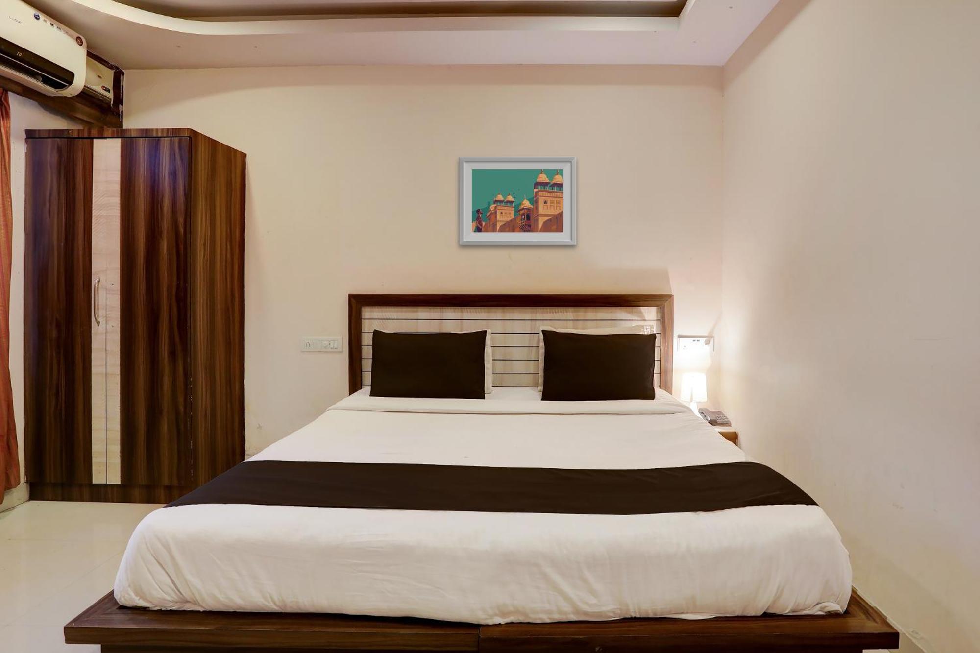 Super Hotel O Vaishnavi Inn Гайдарабад Екстер'єр фото