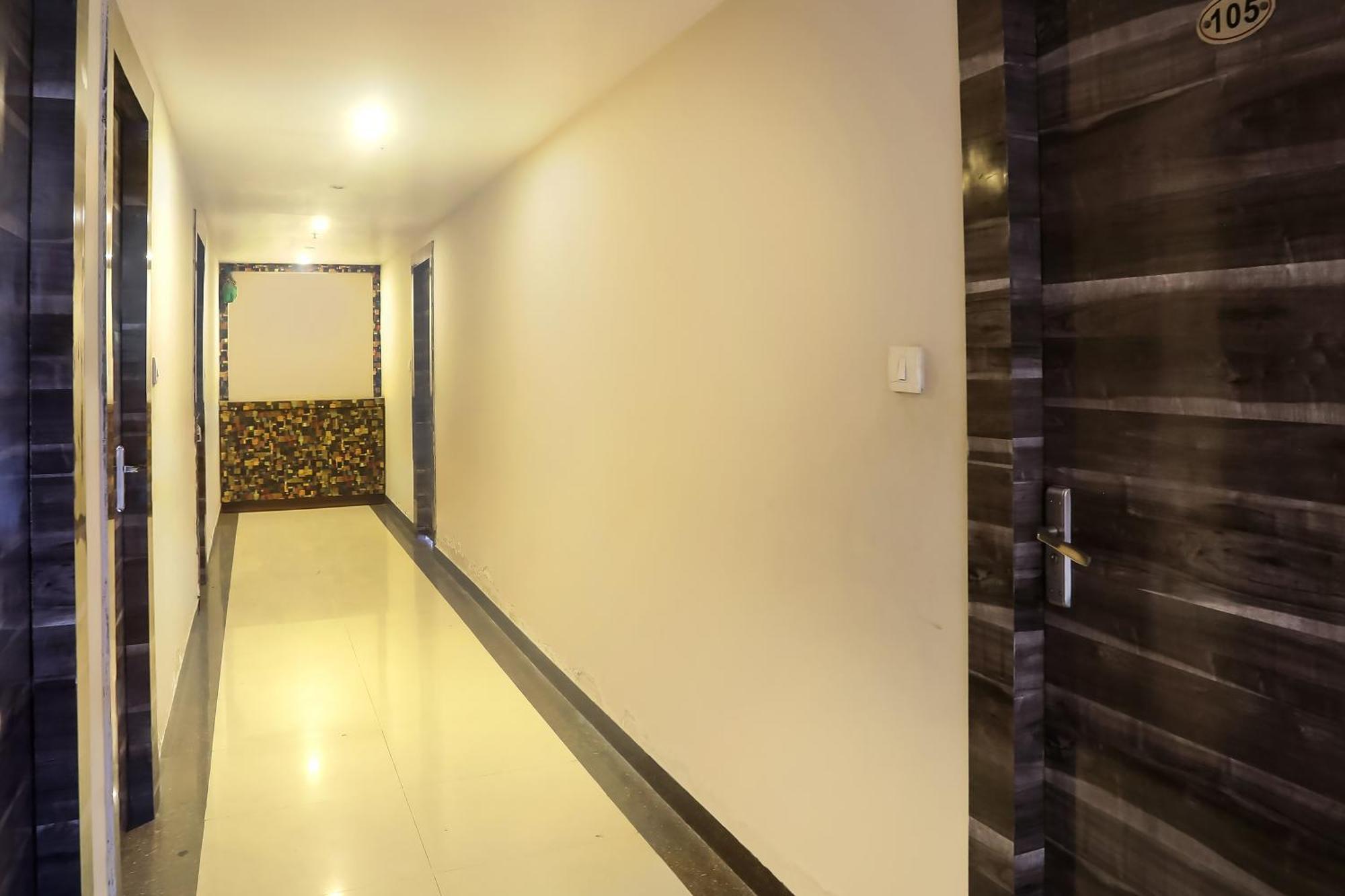 Super Hotel O Vaishnavi Inn Гайдарабад Екстер'єр фото