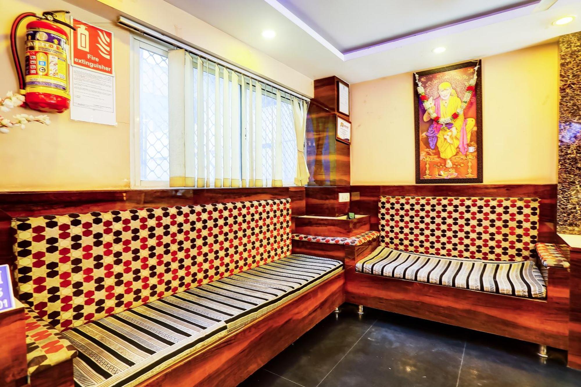 Super Hotel O Vaishnavi Inn Гайдарабад Екстер'єр фото